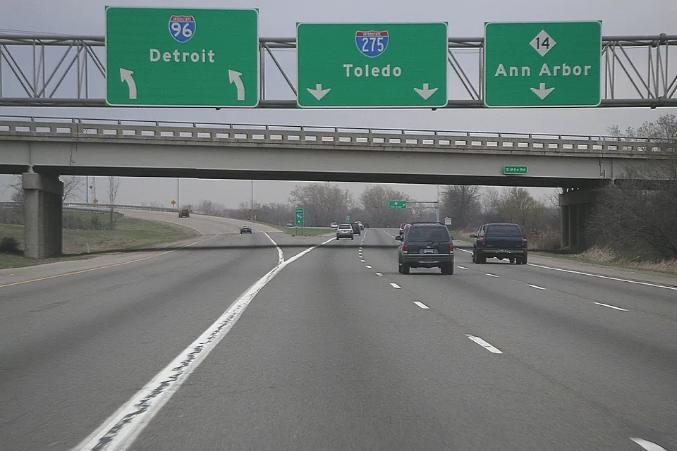 Interstate 275 southbound at the w:Interstate96 split and M-14 junction